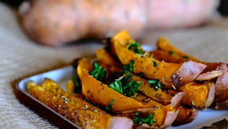 Power bowl de patate douce recette saine avec protéines et légumes